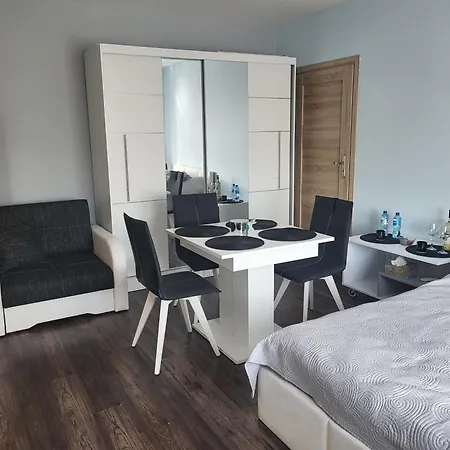 Apartament Ares Mieroszow Eksteriør bilde