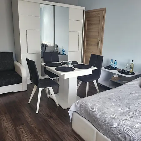 Apartament Ares Mieroszow Eksteriør bilde